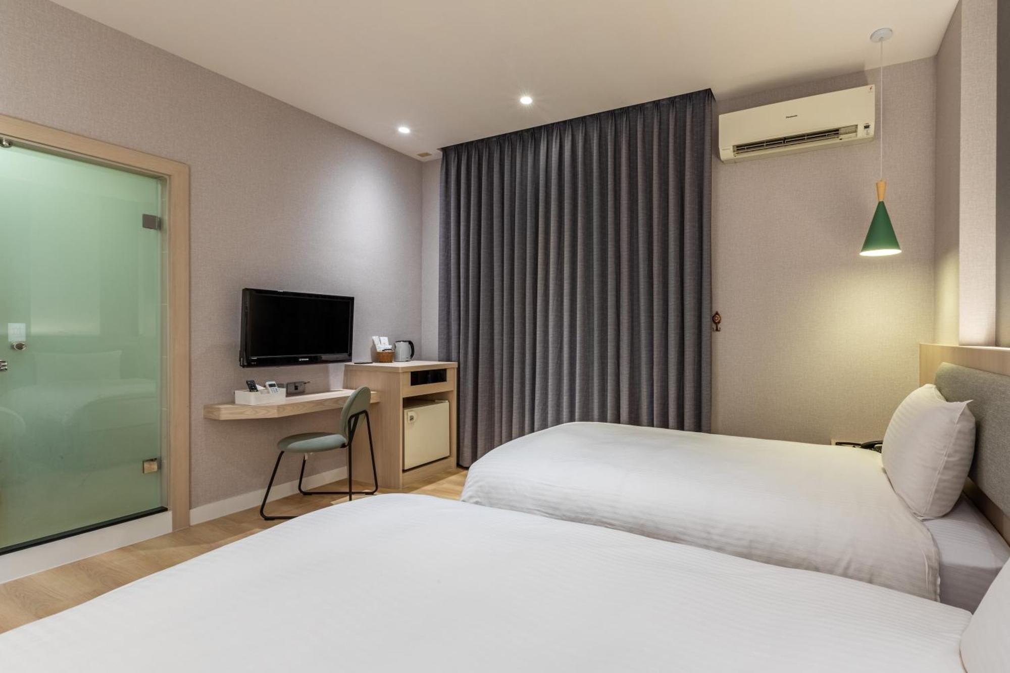 Fu Hsiang Hotel Yilan Zimmer foto